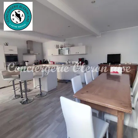 Grande Maison Au Coeur De St Georges D'oleron. Casa vacanze Saint-Georges-d'Oleron